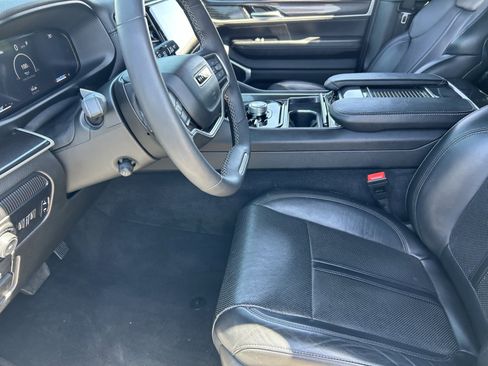 Used 2024 Jeep Wagoneer L 4WD image 28