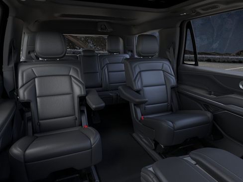 New 2026 Lincoln Navigator Reserve w/ Jet Appearance Package AWD/4WD image 11
