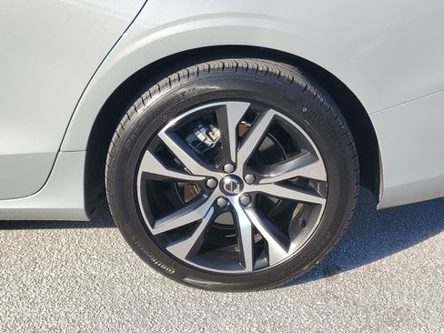 Used 2024 Volvo S60 B5 Core image 7