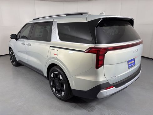 New 2026 Kia Carnival EX FWD image 6