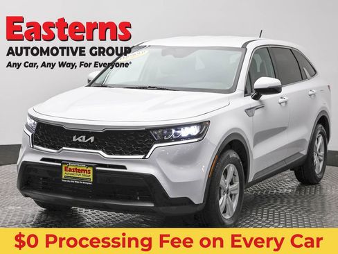 Used 2023 Kia Sorento LX FWD image 1