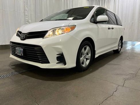 Used 2019 Toyota Sienna L FWD image 23