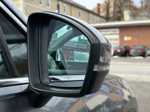 Used 2018 Volkswagen Tiguan SE w/ Panoramic Sunroof Package image 50