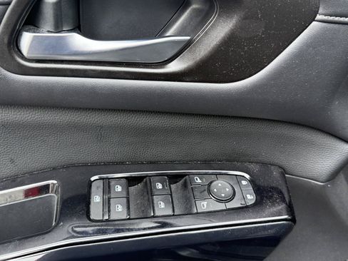 Used 2022 Nissan Pathfinder SV AWD/4WD image 17