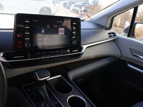 Used 2024 Toyota Sienna XLE image 33