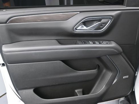 Used 2024 Chevrolet Suburban Z71 w/ Luxury Package image 11