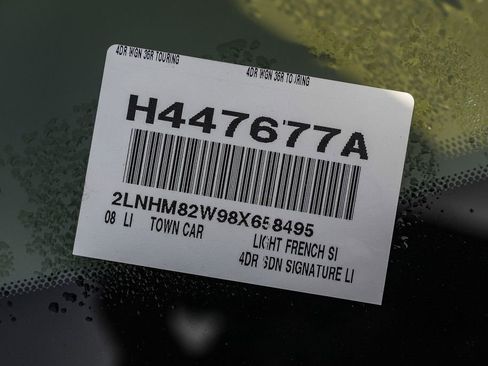 Used 2008 Lincoln Town Car Signature Limited image 33