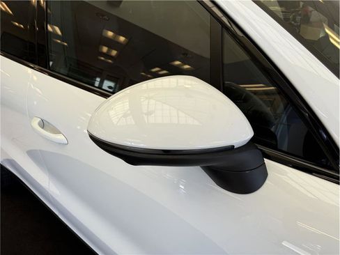 Used 2022 Porsche Cayenne E-Hybrid w/ Premium Plus Package image 32