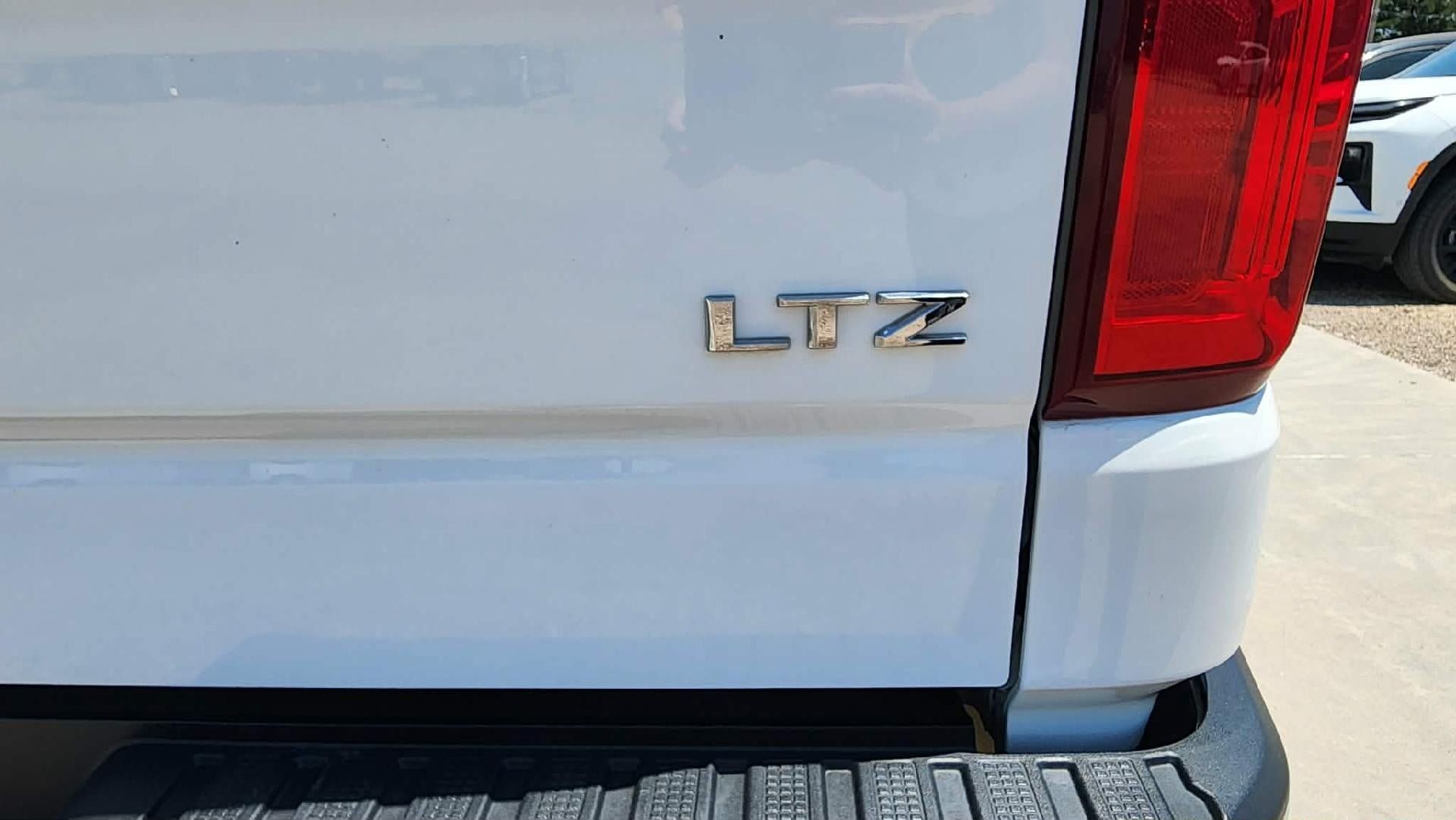 Used 2020 Chevrolet Silverado 1500 LTZ w/ LTZ Premium Package AWD/4WD image 9