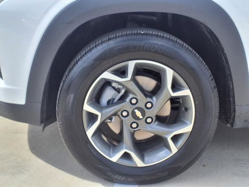 Used 2025 Chevrolet Trax LT image 10