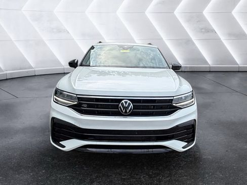Used 2024 Volkswagen Tiguan SE R-Line AWD/4WD image 2