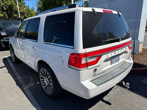 Used 2015 Lincoln Navigator 4WD w/ Equipment Group 101A Reserve image 4