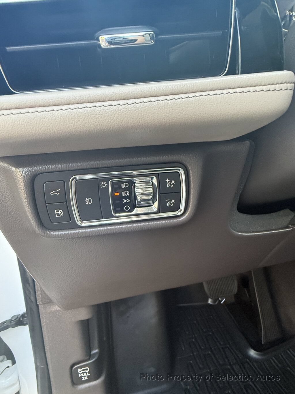 Used 2022 Lincoln Aviator Grand Touring w/ Equipment Group 301A AWD/4WD image 19