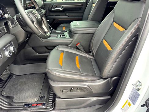 Used 2025 GMC Sierra 2500 AT4 AWD/4WD image 12