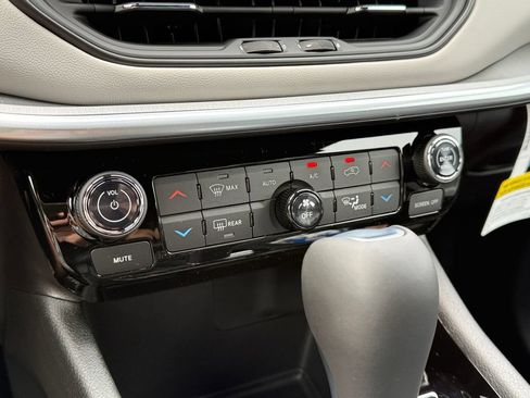 New 2026 Jeep Compass Limited AWD/4WD image 15