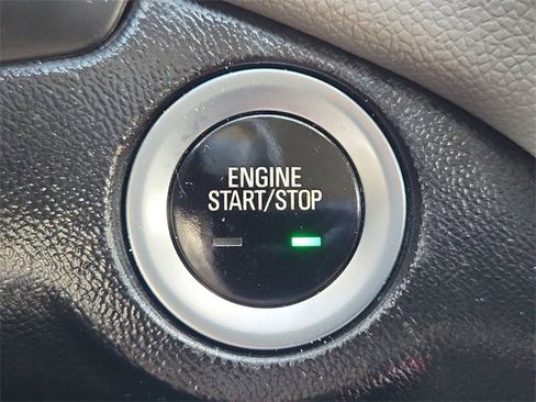 Used 2018 Chevrolet Equinox LT image 16