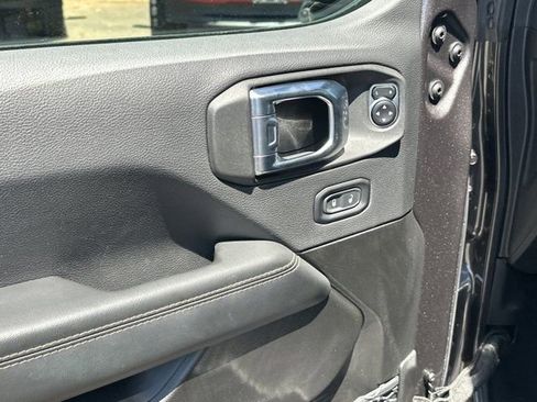 Used 2025 Jeep Wrangler Unlimited Sahara w/ Safety Group AWD/4WD image 14