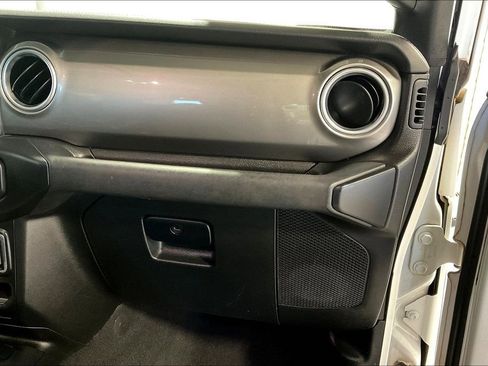 Used 2020 Jeep Wrangler Unlimited Sahara image 19