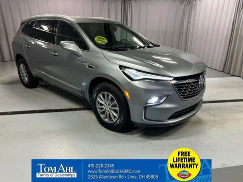 Used 2023 Buick Enclave Essence image 1