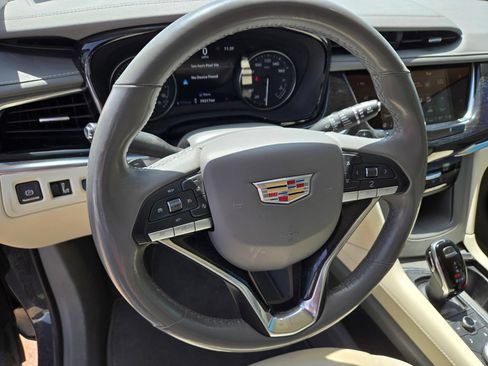 Used 2021 Cadillac XT6 Premium Luxury FWD image 10
