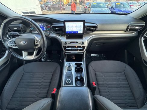 Used 2021 Ford Explorer XLT image 15