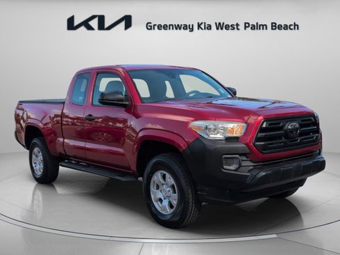 Used 2018 Toyota Tacoma SR image 1