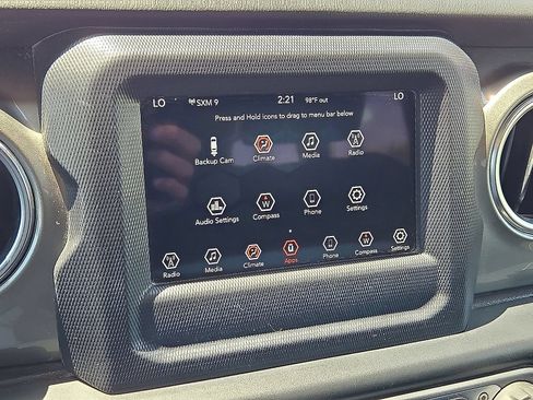 Used 2020 Jeep Wrangler Unlimited Sahara AWD/4WD image 25