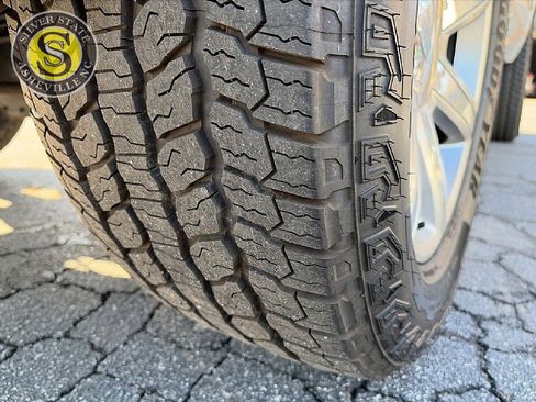 Used 2017 Cadillac Escalade Luxury image 10