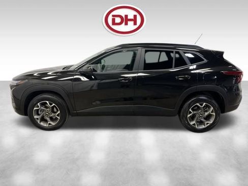 Used 2025 Chevrolet Trax LT image 8