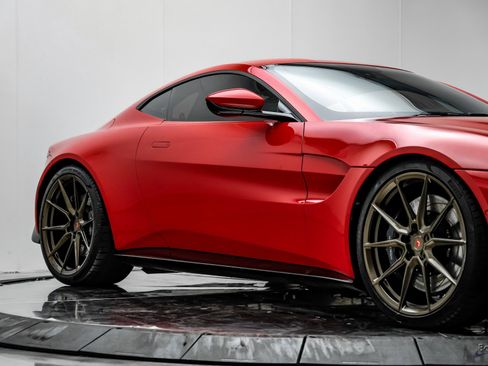 Used 2019 Aston Martin V8 Vantage Coupe image 27