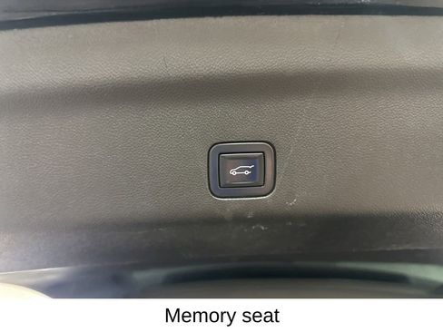 Used 2023 GMC Yukon XL Denali AWD/4WD image 30
