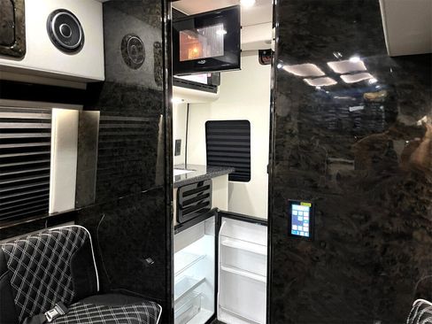 Used 2022 Mercedes-Benz Sprinter 3500 image 5