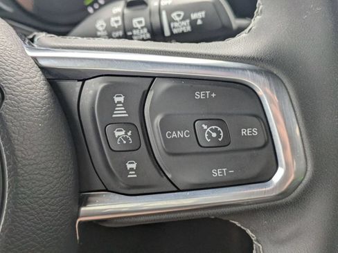 Used 2025 Jeep Wrangler Unlimited Sahara w/ Safety Group AWD/4WD image 15