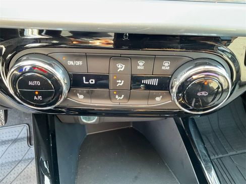 Used 2025 Chevrolet Trax LT w/ Driver Confidence Package image 21