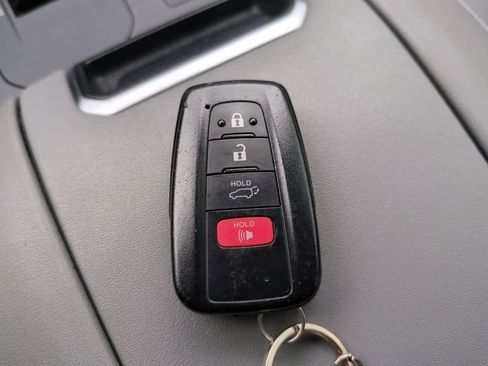 Used 2023 Toyota Highlander XLE image 29