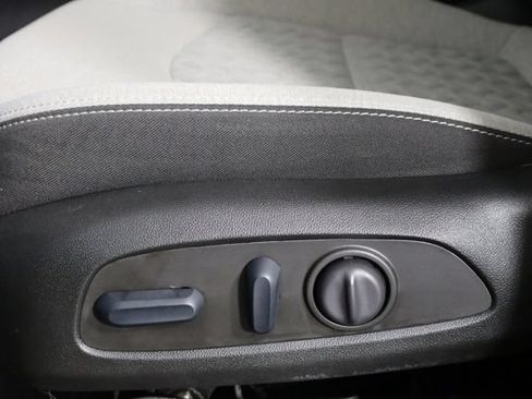 Used 2022 Chevrolet Equinox LT FWD image 16