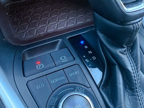 Used 2019 Toyota RAV4 Limited w/ Cold Weather Package AWD/4WD image 39