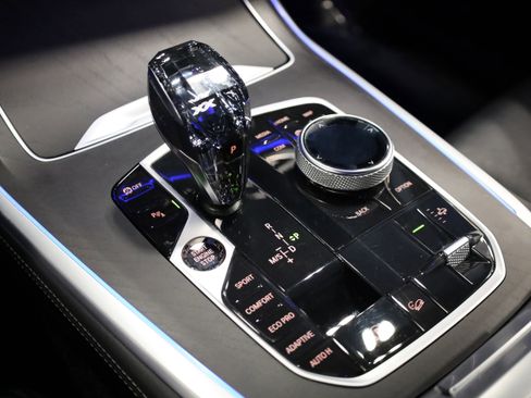 Used 2022 BMW X7 xDrive40i w/ M Sport Package image 32