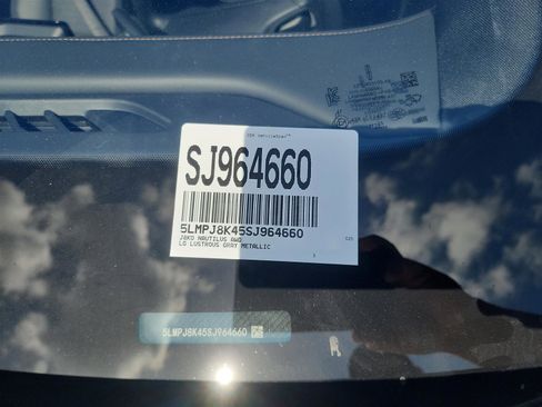 New 2025 Lincoln Nautilus Reserve image 10