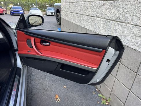 Used 2013 BMW 335is Convertible w/ Premium Pkg RWD image 31