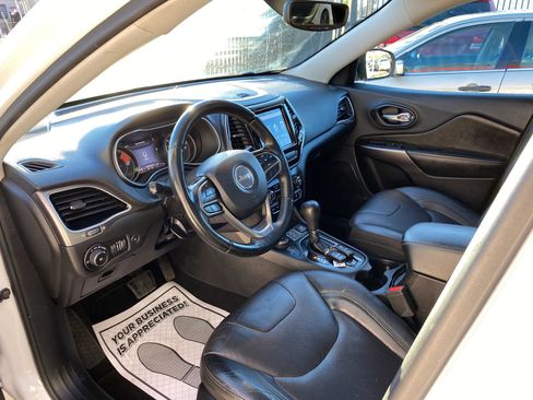 Used 2019 Jeep Cherokee Limited image 3