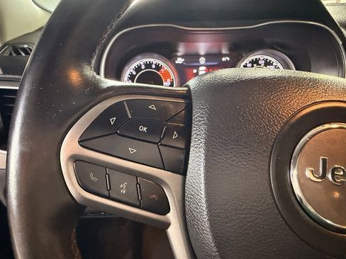 Used 2019 Jeep Cherokee Limited image 15