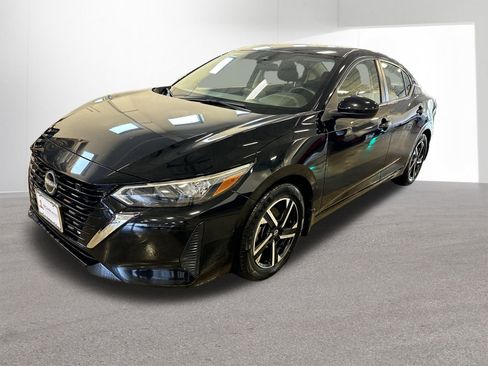Used 2024 Nissan Sentra SV FWD image 2