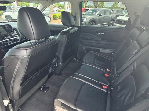 Certified 2025 Nissan Pathfinder SL AWD/4WD image 14