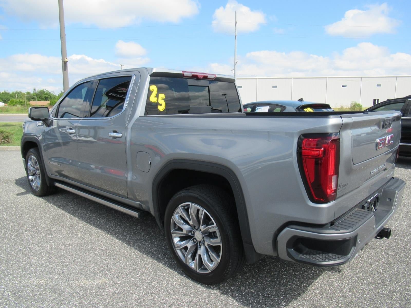 Used 2025 GMC Sierra 1500 Denali w/ Denali Reserve Package AWD/4WD image 5