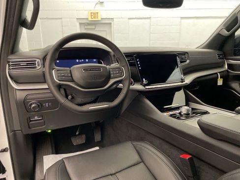 New 2026 Jeep Grand Wagoneer Limited w/ 8-Passenger Seating Package AWD/4WD image 12