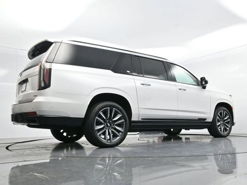 Certified 2022 Cadillac Escalade ESV Sport Platinum w/ Heavy-Duty Trailer Package image 59