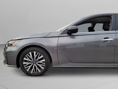 Used 2024 Nissan Altima 2.5 SV image 23