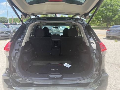Used 2018 Nissan Rogue SV w/ Sun & Sound Touring Package FWD image 17