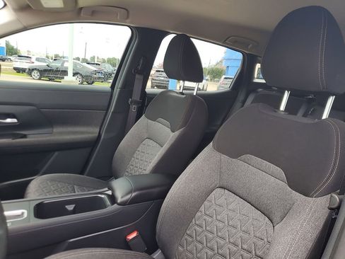 Used 2025 Nissan Kicks SV FWD image 12